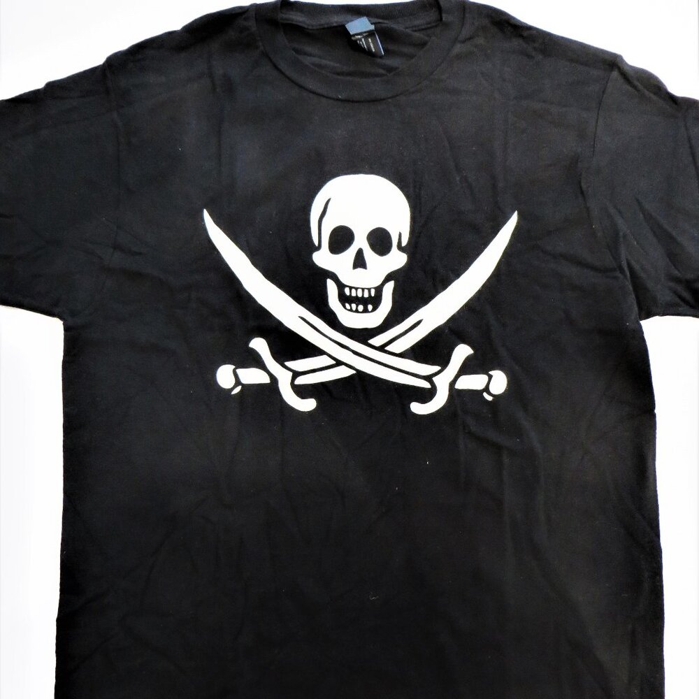 Pirate "Skull and Crossed Swords" T Shirt-Deadstock-  Multiple sizes.